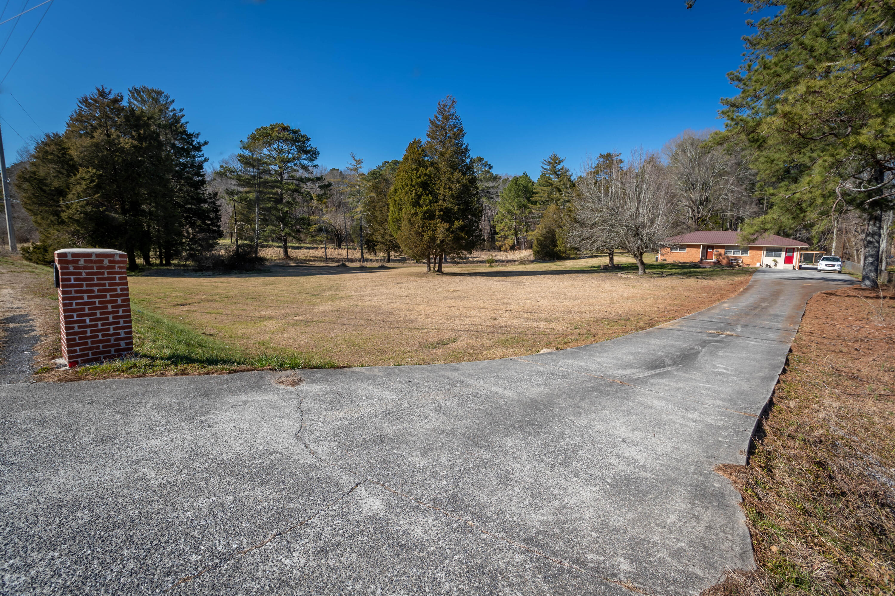 561 Dawnville Road Northeast Dalton, GA 30721 - Photo 3 of 43 A98I7442-HDR