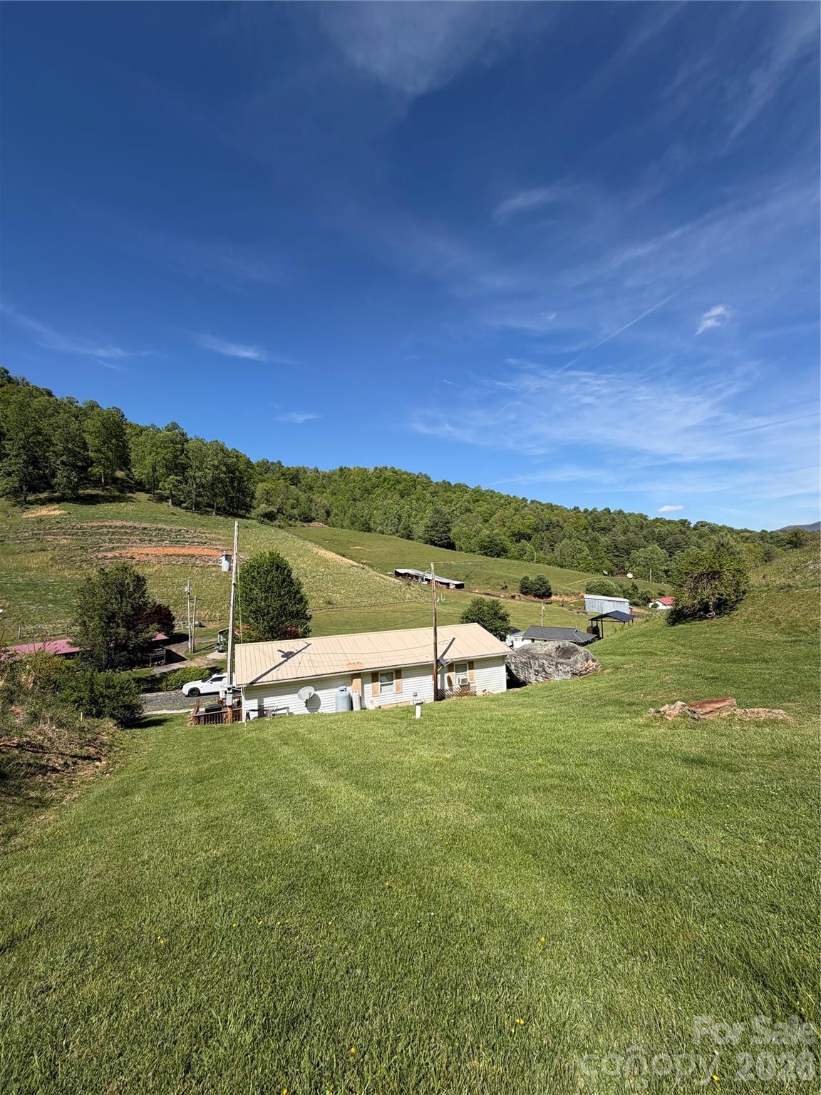 1663 Bailey Branch Road Burnsville, NC 28714 - Photo 2 of 25 Gallery Image 2