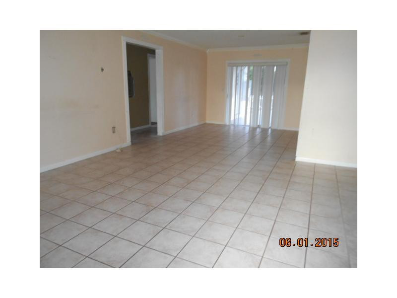 22344 Garrison Street Boca Raton, FL 33428 - Photo 3 of 8 Living Room