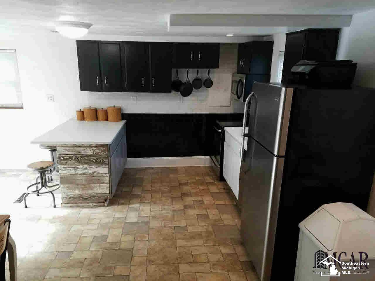 9819 Summerfield Road Temperance, MI 48182 - Photo 6 of 23 Kitchen View