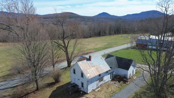 $174,900 | 12 Baraw Road, Lowell, VT 05847