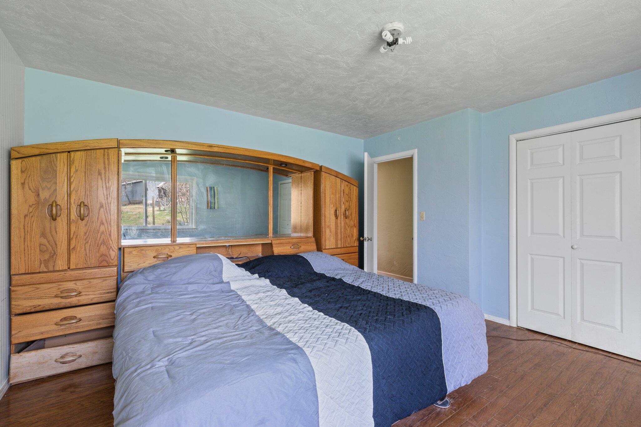 3403 North Valley View Road Ashland, OR 97520 - Photo 43 of 51 Primary Bedroom