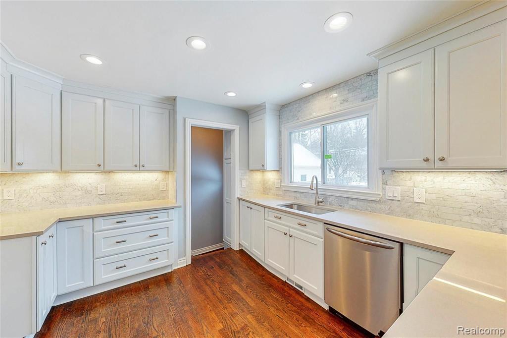 18244 Beverly Road Beverly Hills, MI 48025 - Photo 6 of 30
