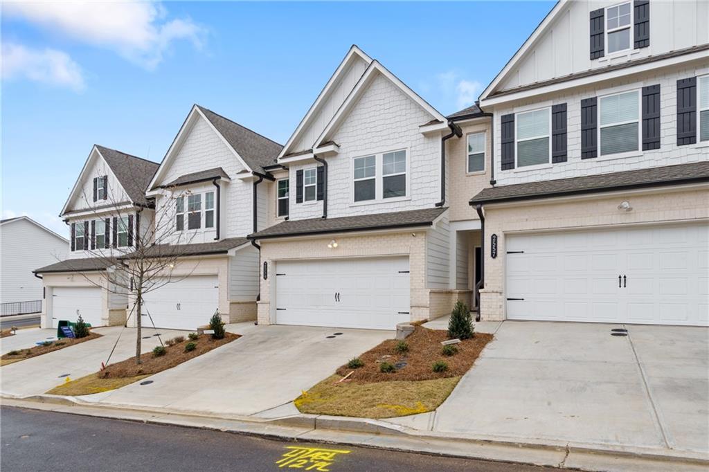 2559 Adventure Way Doraville, GA 30360 - Photo 2 of 28