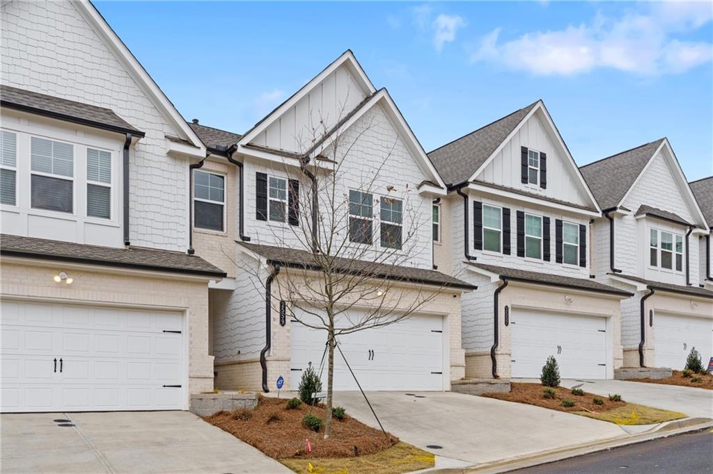 2559 Adventure Way Doraville, GA 30360 - Photo 3 of 28