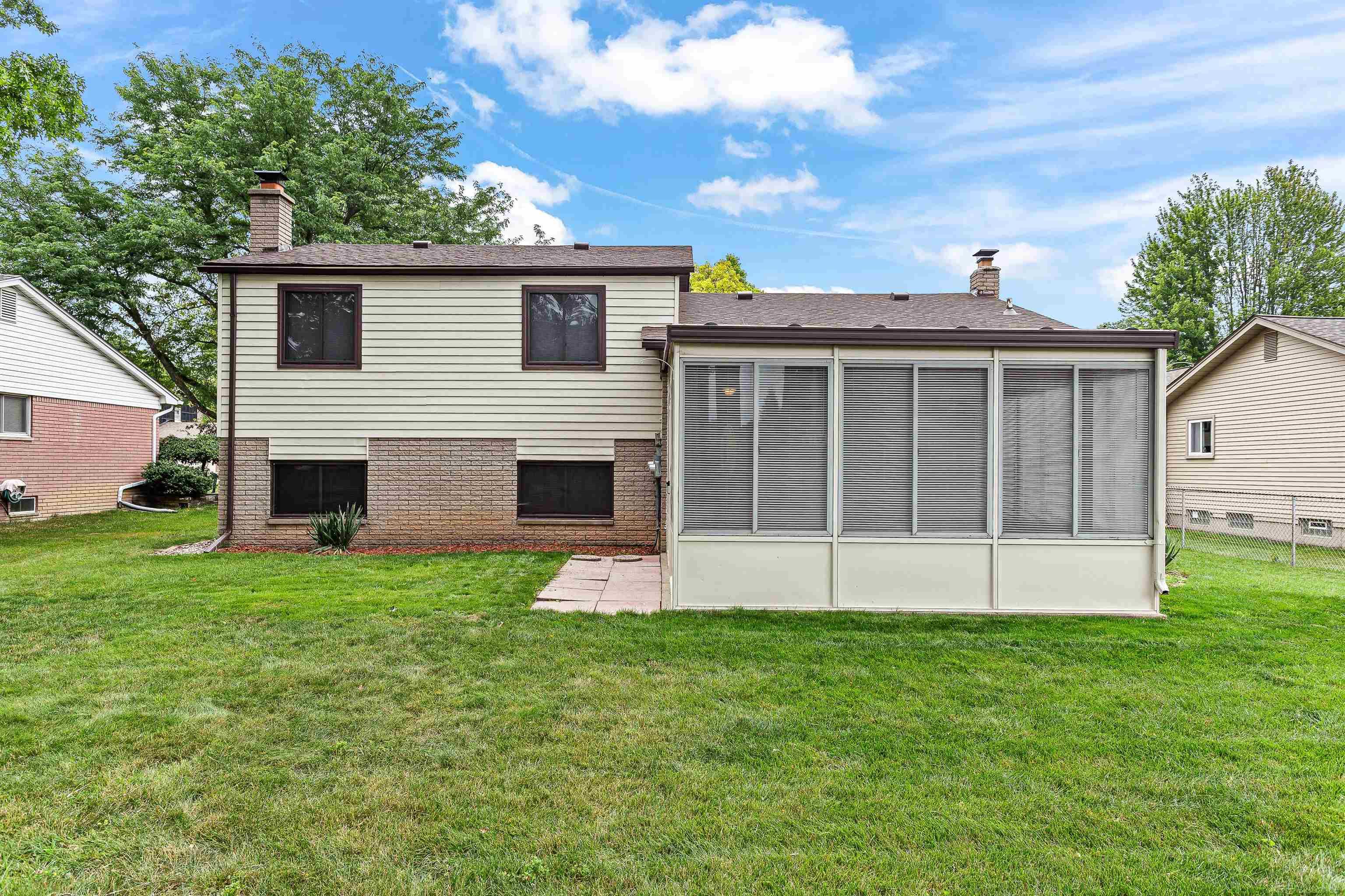 21952 Hall Road Trenton, MI 48183 - Photo 5 of 53 50148012-a430822a-8735-4e35-93ca-62782d9d2921.JPG