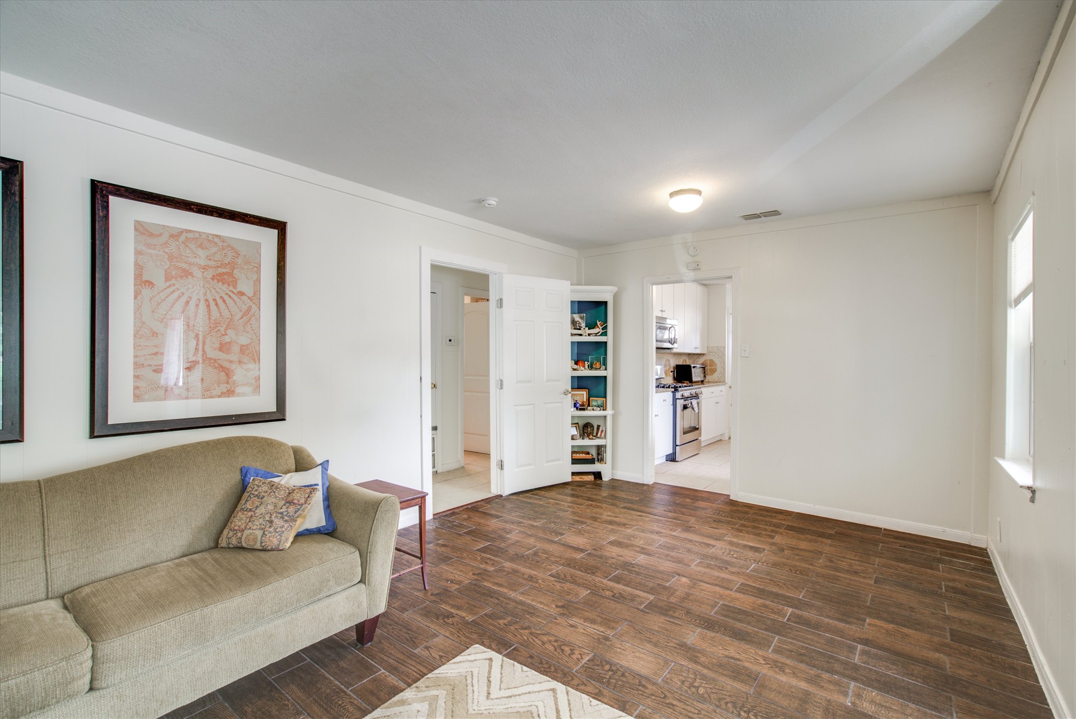 4615 Ribbecke Avenue Austin, TX 78721 - Photo 5 of 19 Living area with dark wood finished floors and ornamental molding