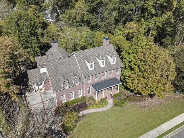 $2,485,000 | 390 Ivy Knoll, Atlanta, GA 30342