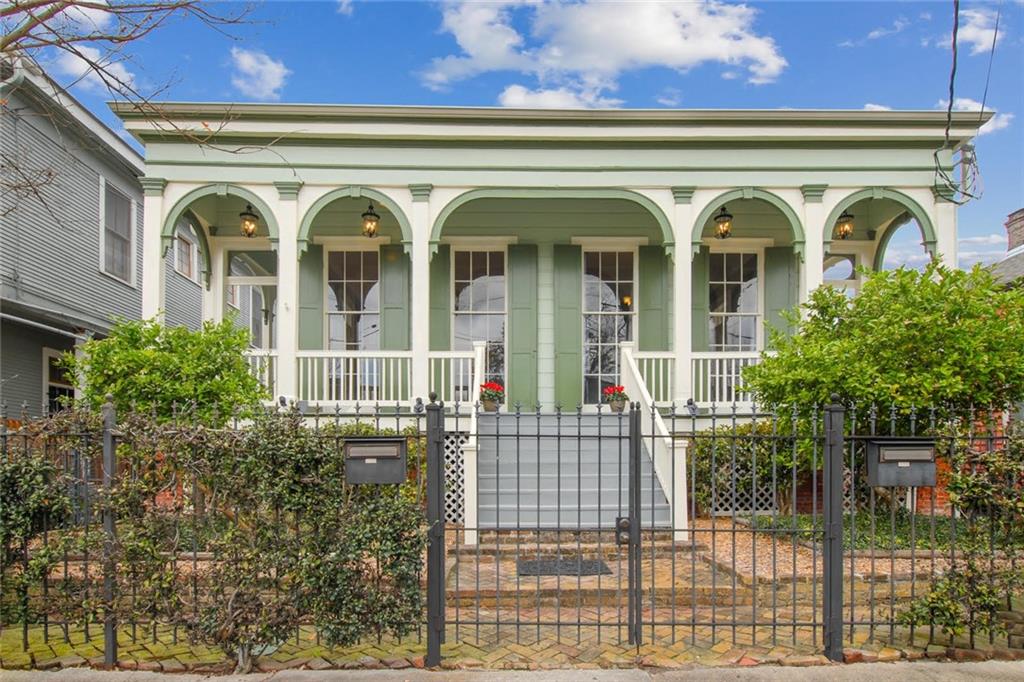 2617 Baronne Street, New Orleans, LA 70113 Compass