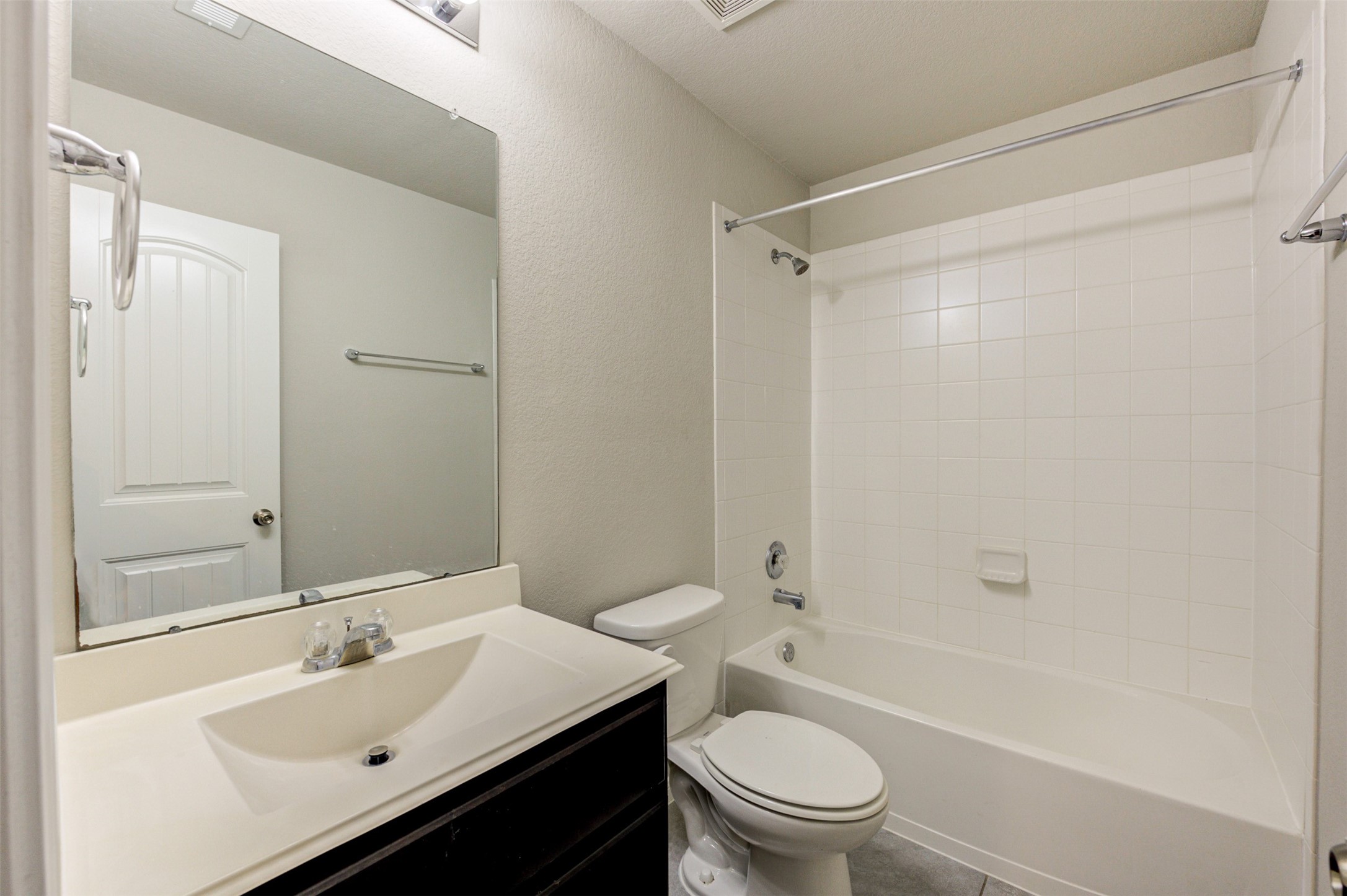 8002 Carillon Way Rosharon, TX 77583 - Photo 14 of 20