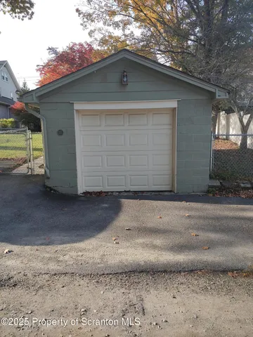 $2,200 | 215 West Grove Street, Clarks Summit, PA 18411