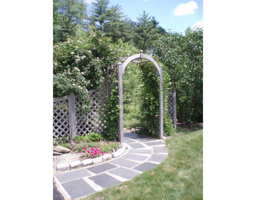 28 Little Pond Road Northborough, MA 01532 - Photo 3 of 18 Gallery Image 3