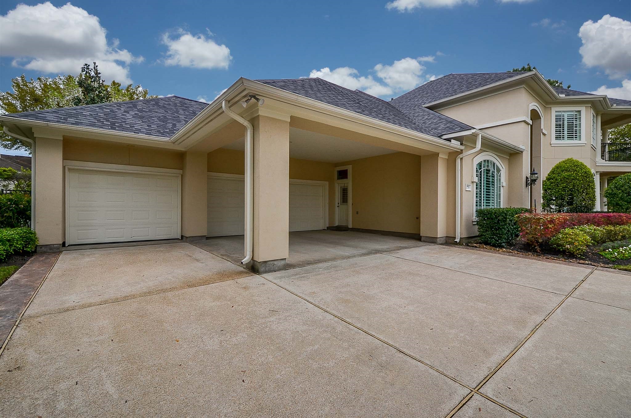 12711 Waterside Way Houston, TX 77041 - Photo 47 of 48 3 car attached garage.
2 car porte co-chere.
