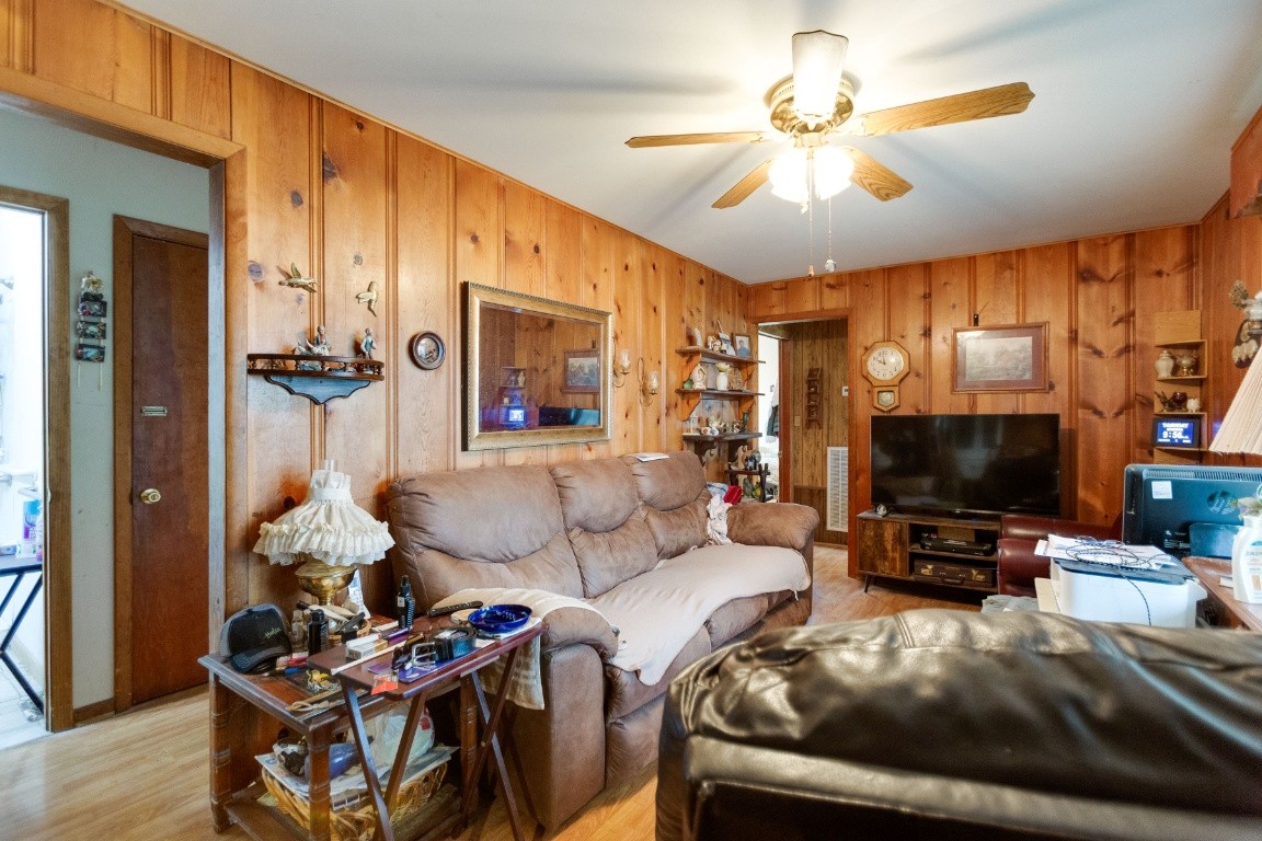 416 Keysburg Road Adams, TN 37010 - Photo 5 of 27 a living room with furniture and a flat screen tv