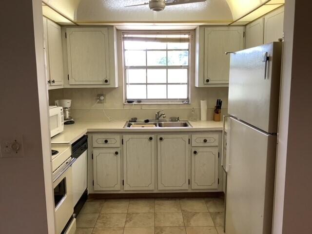 4855 Northwest 2nd Street, Unit D Delray Beach, FL 33445 - Photo 9 of 14 Kitchen