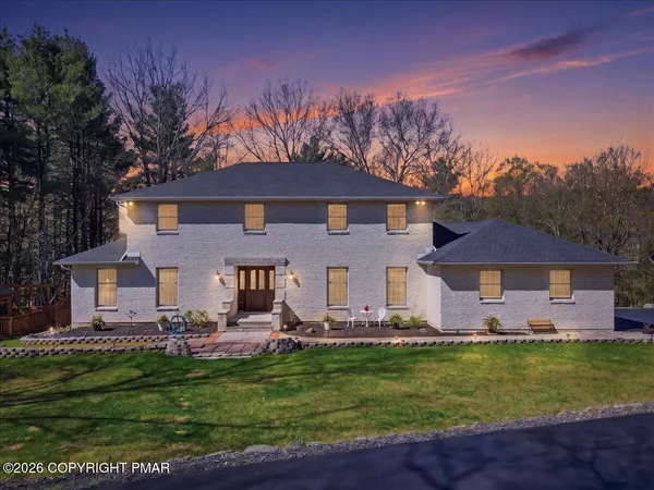 $574,800 | 125 Clearview Drive, Scotrun, PA 18355
