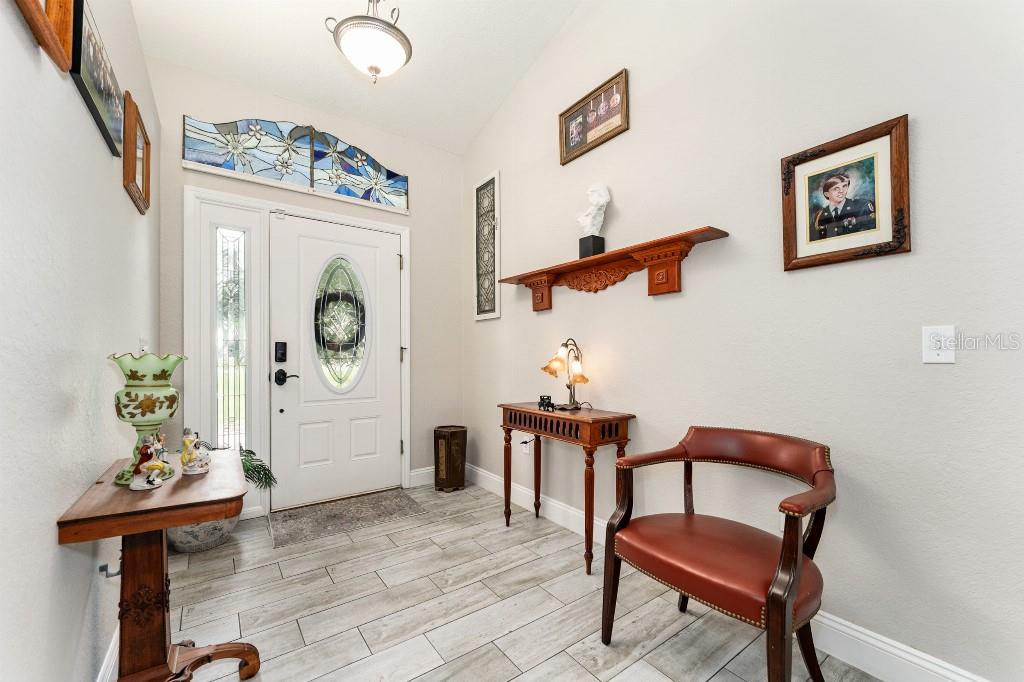 19115 Southwest 98th Loop Dunnellon, FL 34432 - Photo 36 of 36 a view of a livingroom with furniture and wooden floor