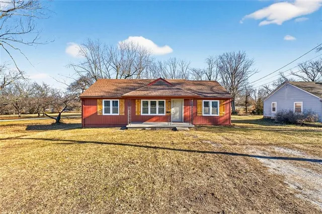 $299,999 | 403 Southeast Howard Avenue, Lee's Summit, MO 64063