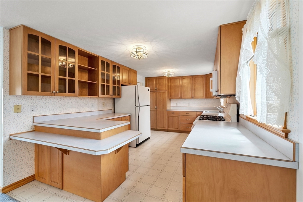 37 Tower Farm Road Billerica, MA 01821 - Photo 9 of 28 Gallery Image 9