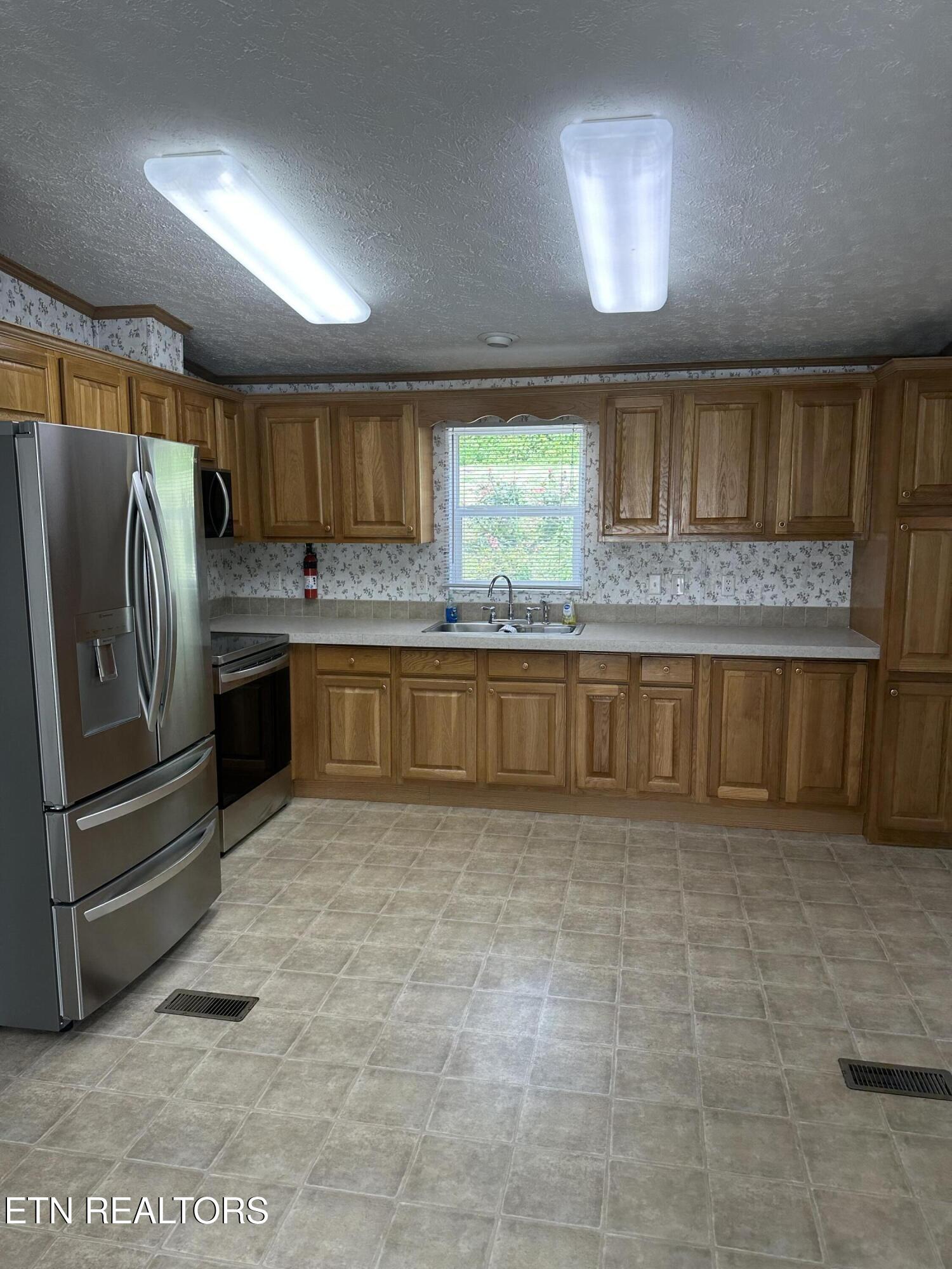 165 Redmond Road Pineville, KY 40977 - Photo 11 of 25 IMG_1874