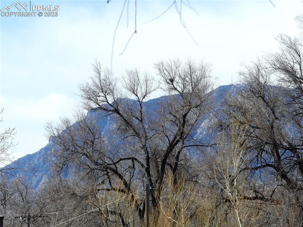 811 Prairie Road Colorado Springs, CO 80909 - Photo 26 of 34 a backyard of a house
