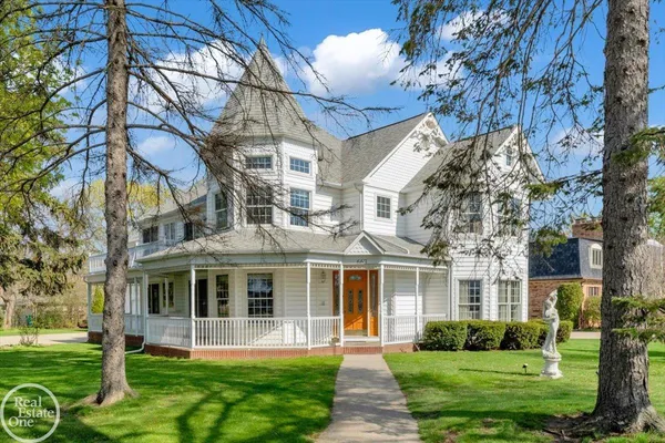 $750,000 | 663 North Riverside Avenue, St. Clair, MI 48079