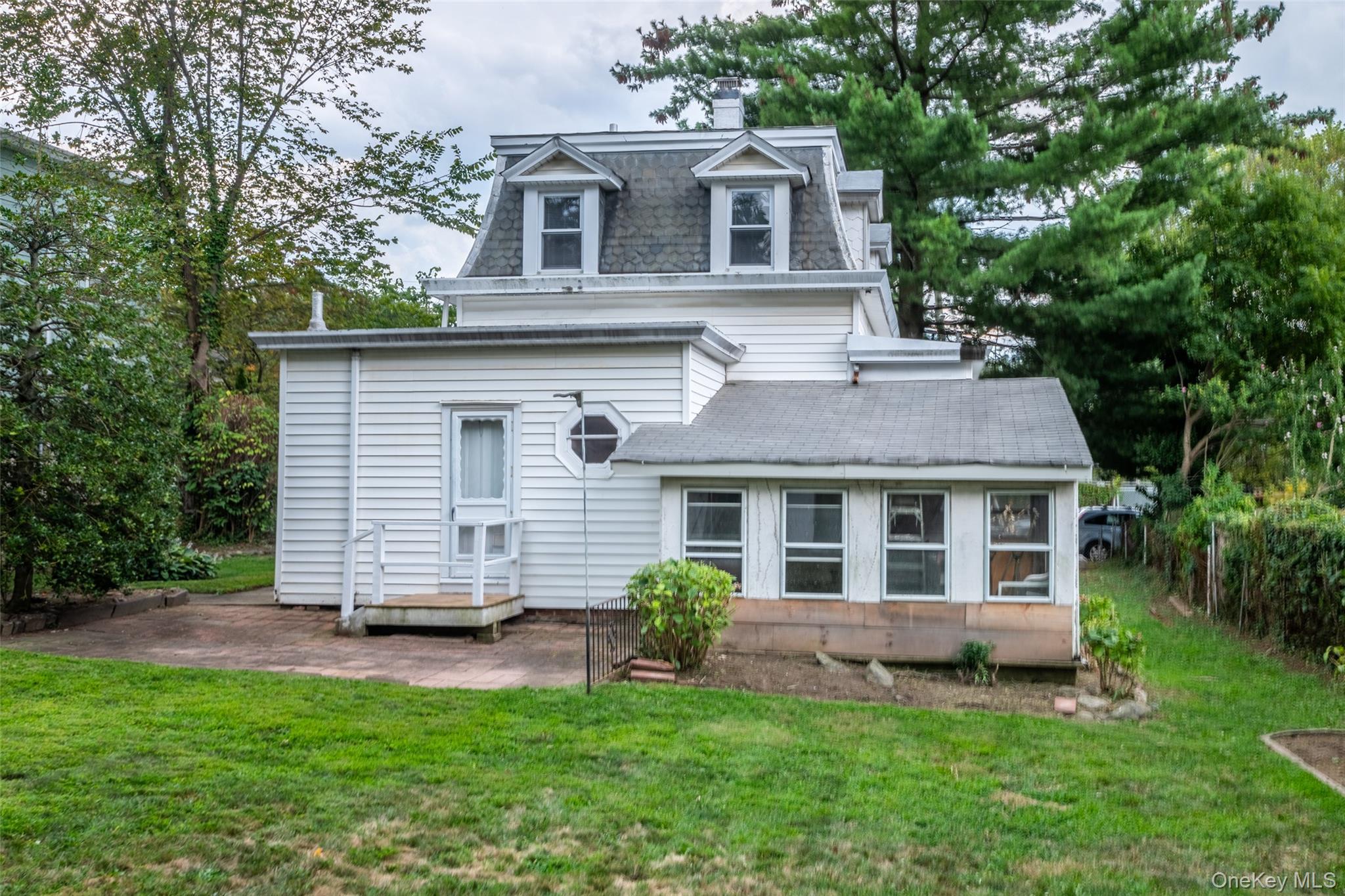 157 Schofield Street Bronx, NY 10464 - Photo 30 of 34 a house view with a garden space