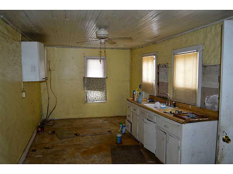 146 Walnut Valley Road Claysville, PA 15323 - Photo 6 of 11 Kitchen.