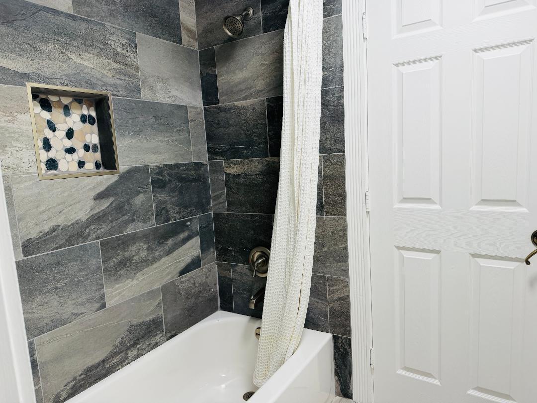 5855 Northwest 42nd Way Boca Raton, FL 33496 - Photo 15 of 42 Jack & Jill Bath - 2