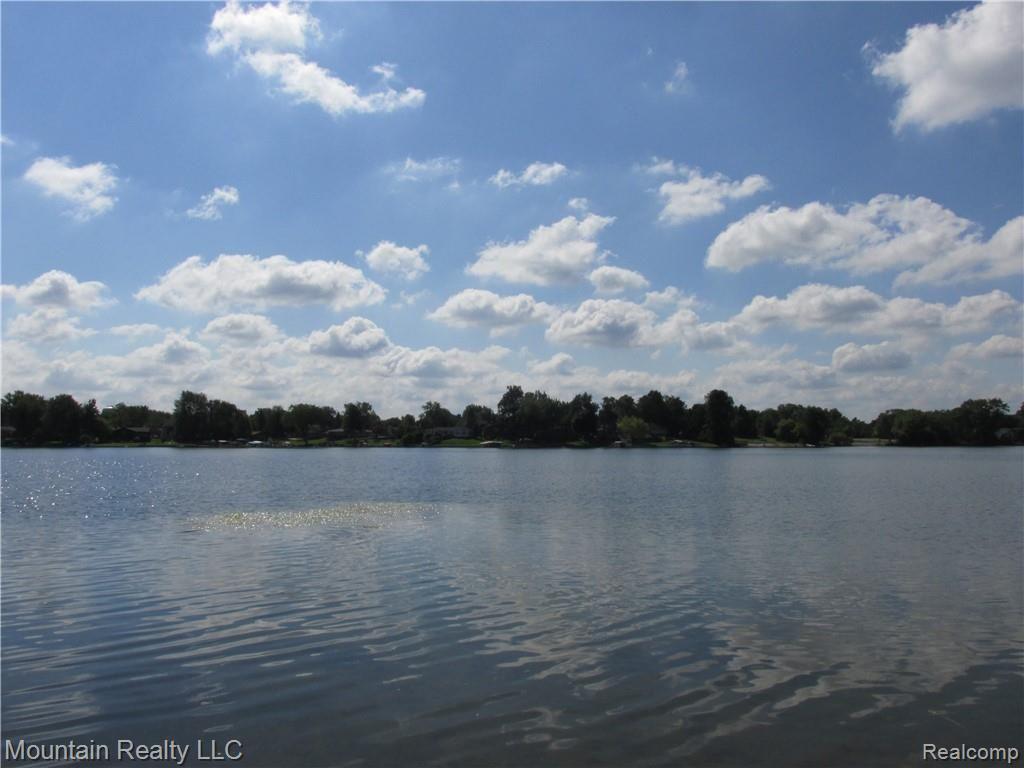 3334 Mann Road Clarkston, MI 48346 - Photo 22 of 23 LAKE OAKLAND PRIVILEGES COMES WITH THIS HOME