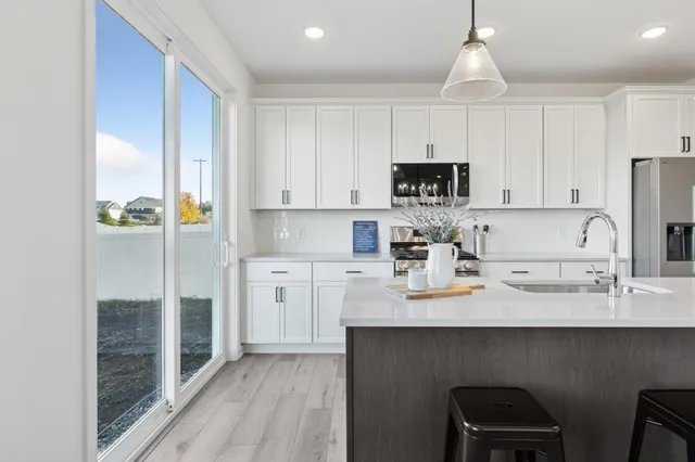 $589,000 | 5020 Airlake Draw, Woodbury, MN 55129