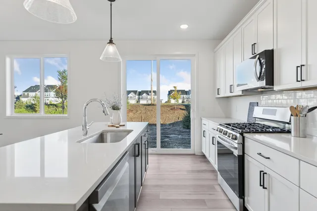 $589,000 | 5020 Airlake Draw, Woodbury, MN 55129