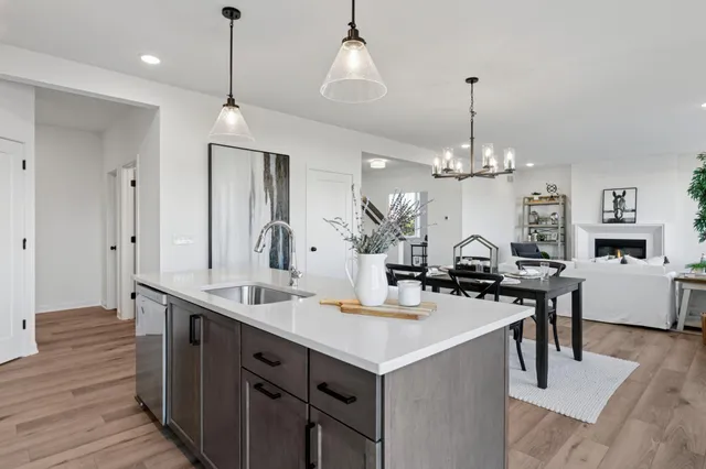 $589,000 | 5020 Airlake Draw, Woodbury, MN 55129