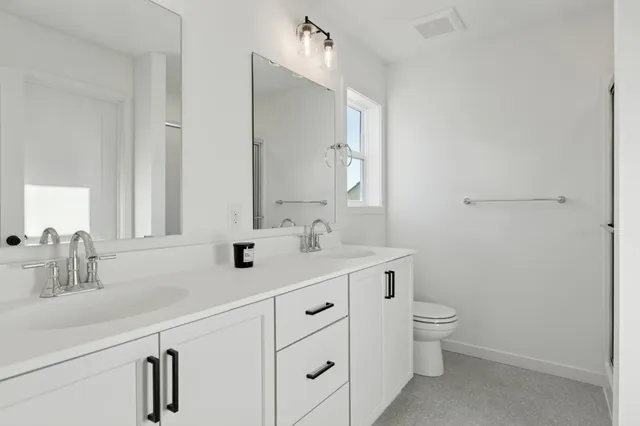 $589,000 | 5020 Airlake Draw, Woodbury, MN 55129