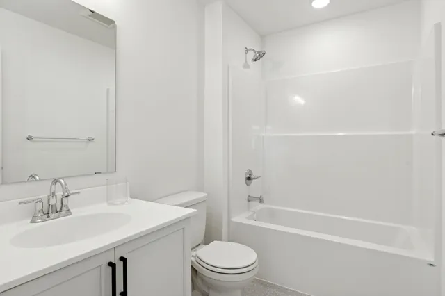 $589,000 | 5020 Airlake Draw, Woodbury, MN 55129