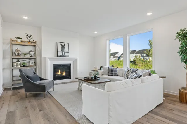 $589,000 | 5020 Airlake Draw, Woodbury, MN 55129