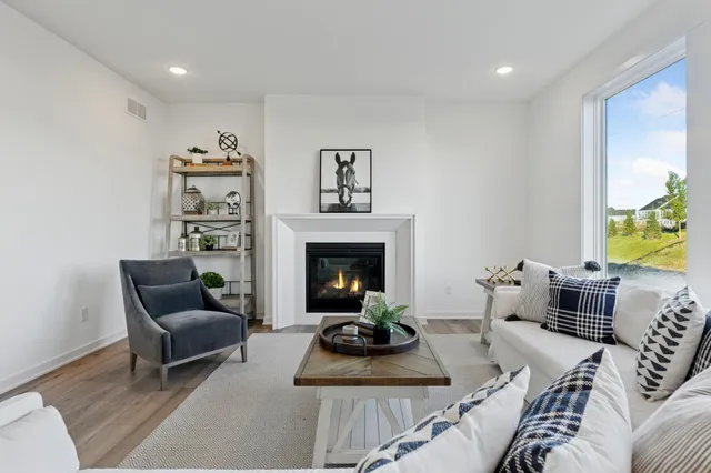 $589,000 | 5020 Airlake Draw, Woodbury, MN 55129