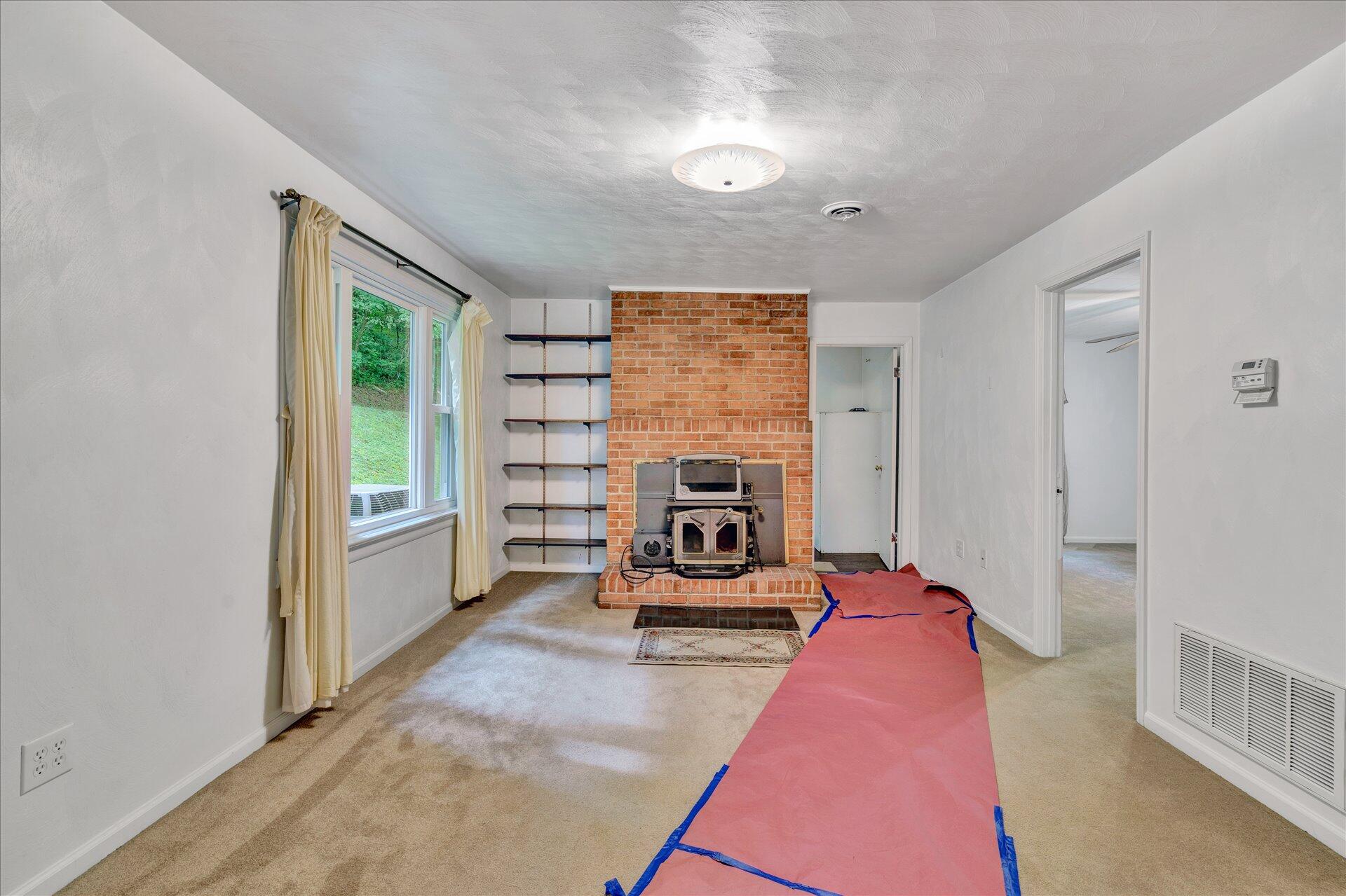 3993 Jae Valley Road Roanoke, VA 24014 - Photo 14 of 34 12-090820210012