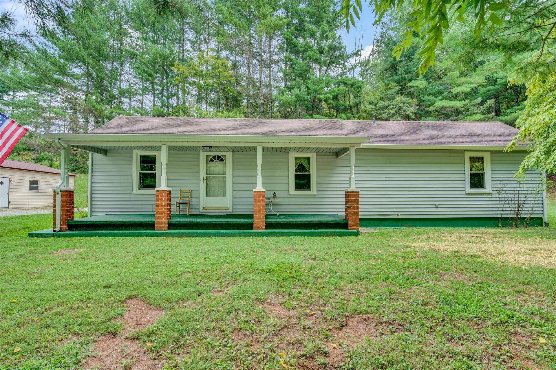 3993 Jae Valley Road Roanoke, VA 24014 - Photo 2 of 34 02-090820210002