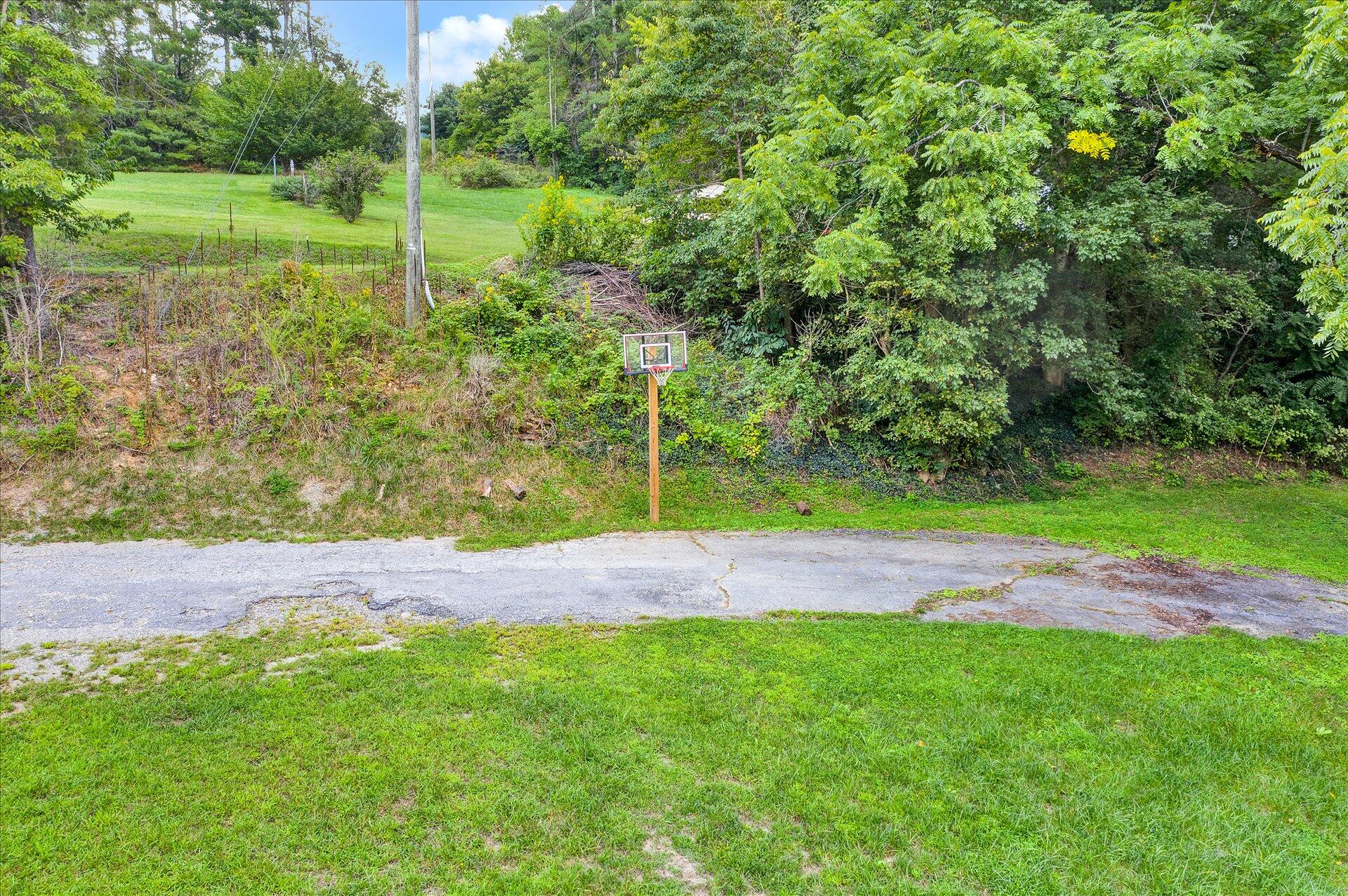 3993 Jae Valley Road Roanoke, VA 24014 - Photo 34 of 34 33-090820210033