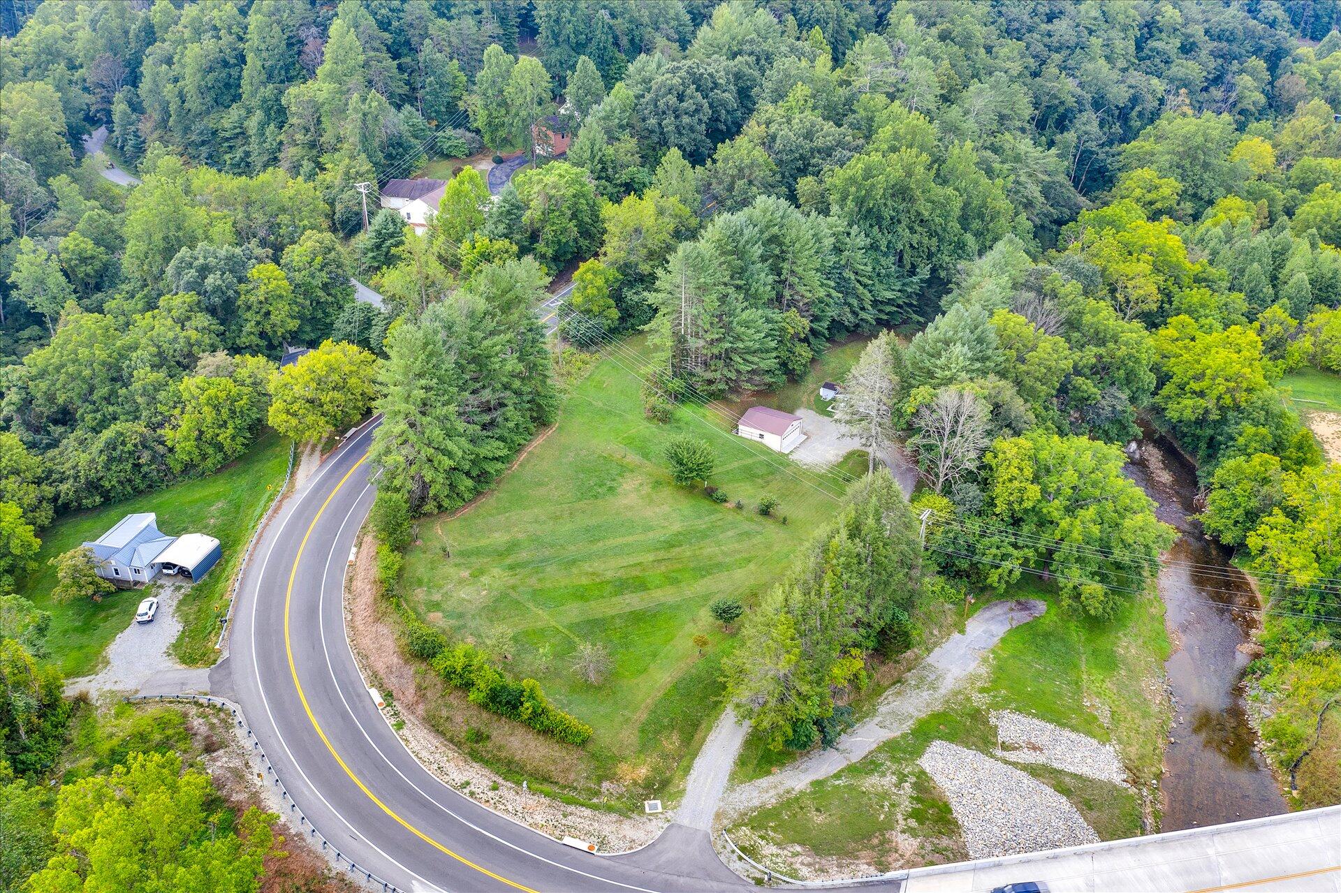 3993 Jae Valley Road Roanoke, VA 24014 - Photo 4 of 34 26-090820210025
