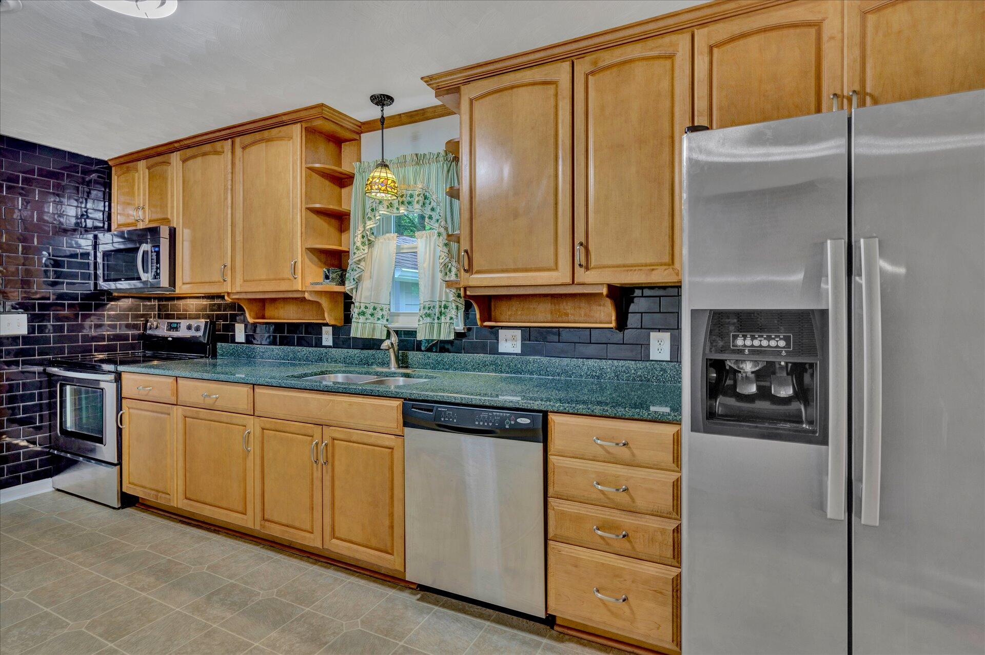 3993 Jae Valley Road Roanoke, VA 24014 - Photo 9 of 34 07-090820210007