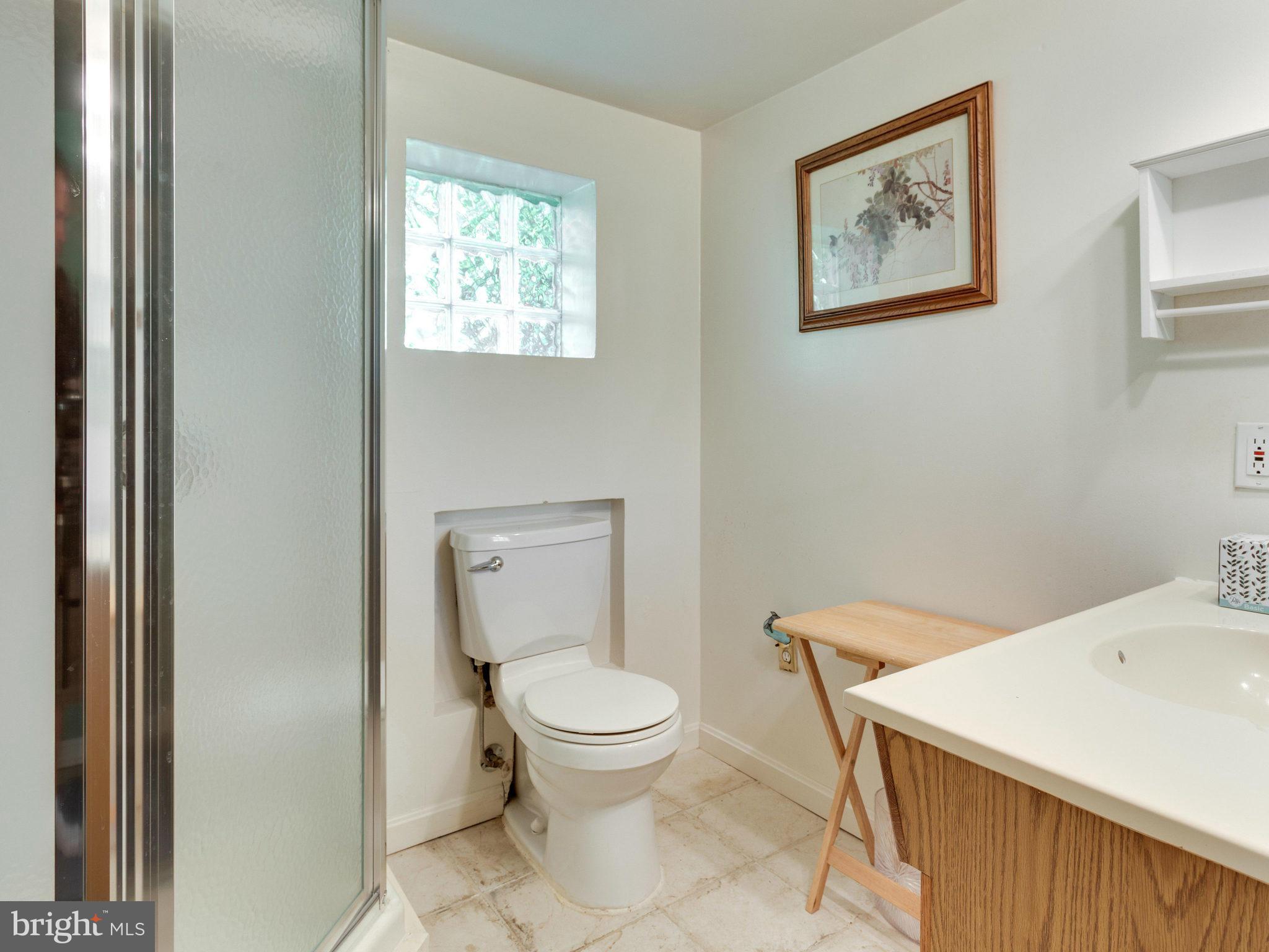 2706 Chain Bridge Road Vienna, VA 22181 - Photo 14 of 24 Bath