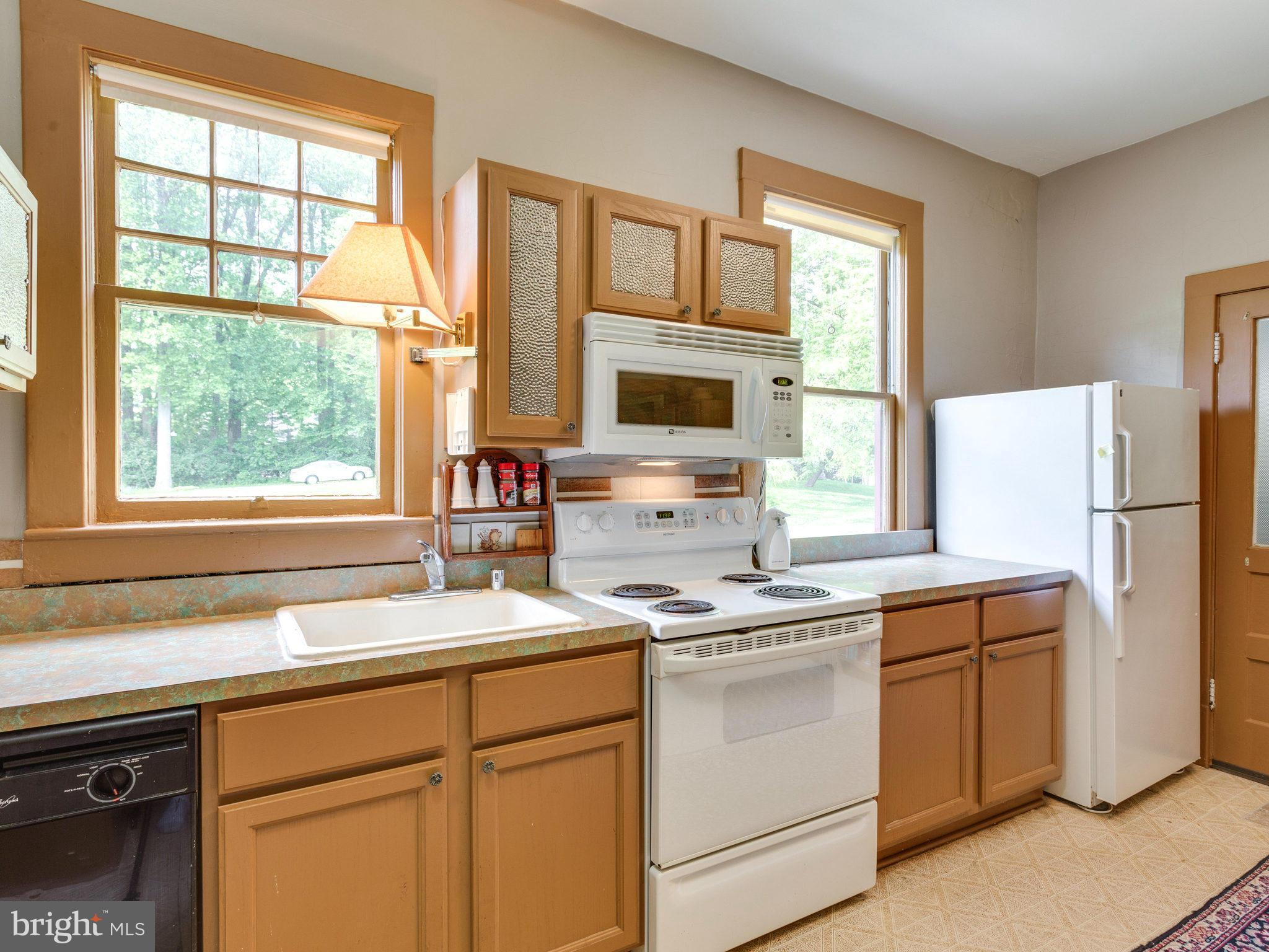 2706 Chain Bridge Road Vienna, VA 22181 - Photo 8 of 24 Kitchen