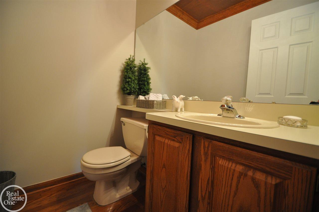 2025 Ridgefield Court Rochester Hills, MI 48306 - Photo 9 of 30