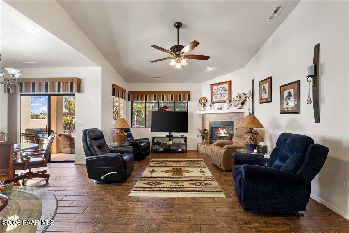 2636 College Heights Road Prescott, AZ 86301 - Photo 7 of 39 07-Living Room