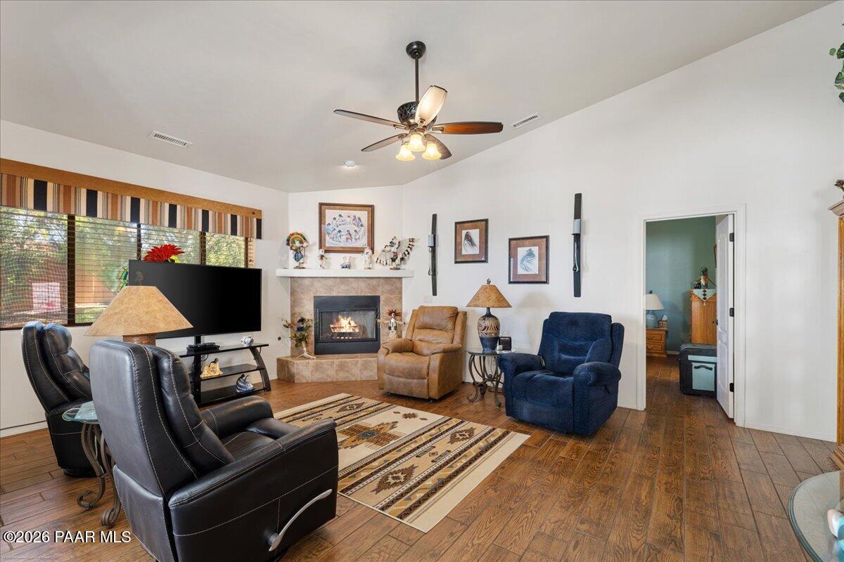 2636 College Heights Road Prescott, AZ 86301 - Photo 8 of 39 08-Living Room