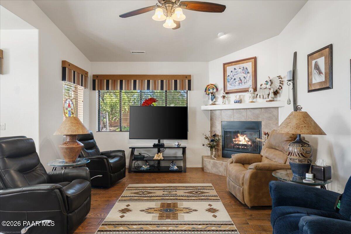 2636 College Heights Road Prescott, AZ 86301 - Photo 9 of 39 09-Living Room