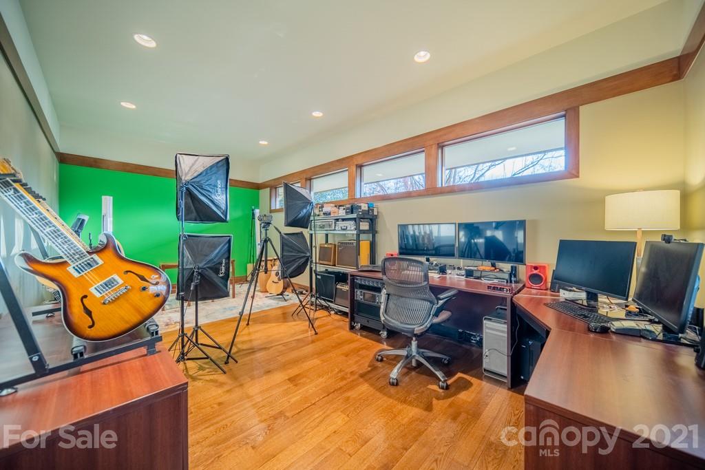 2827 Rothwood Drive Charlotte, NC 28211 - Photo 23 of 30 a living room with furniture and a flat screen tv
