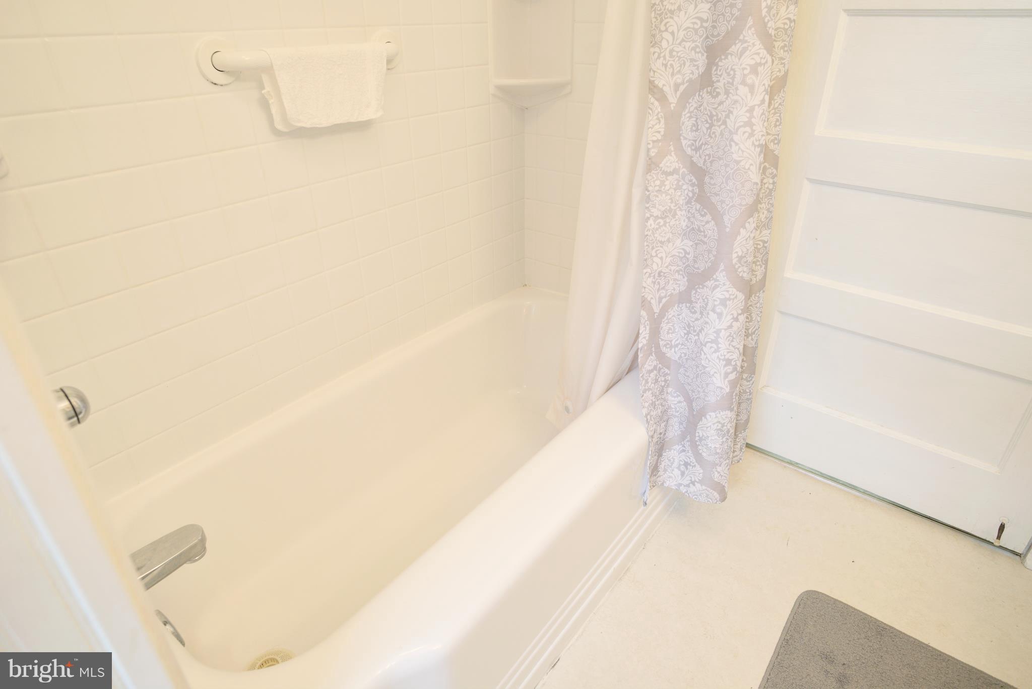 408 Hawthorne Road Linthicum Heights, MD 21090 - Photo 18 of 25 a bathroom with a bathtub